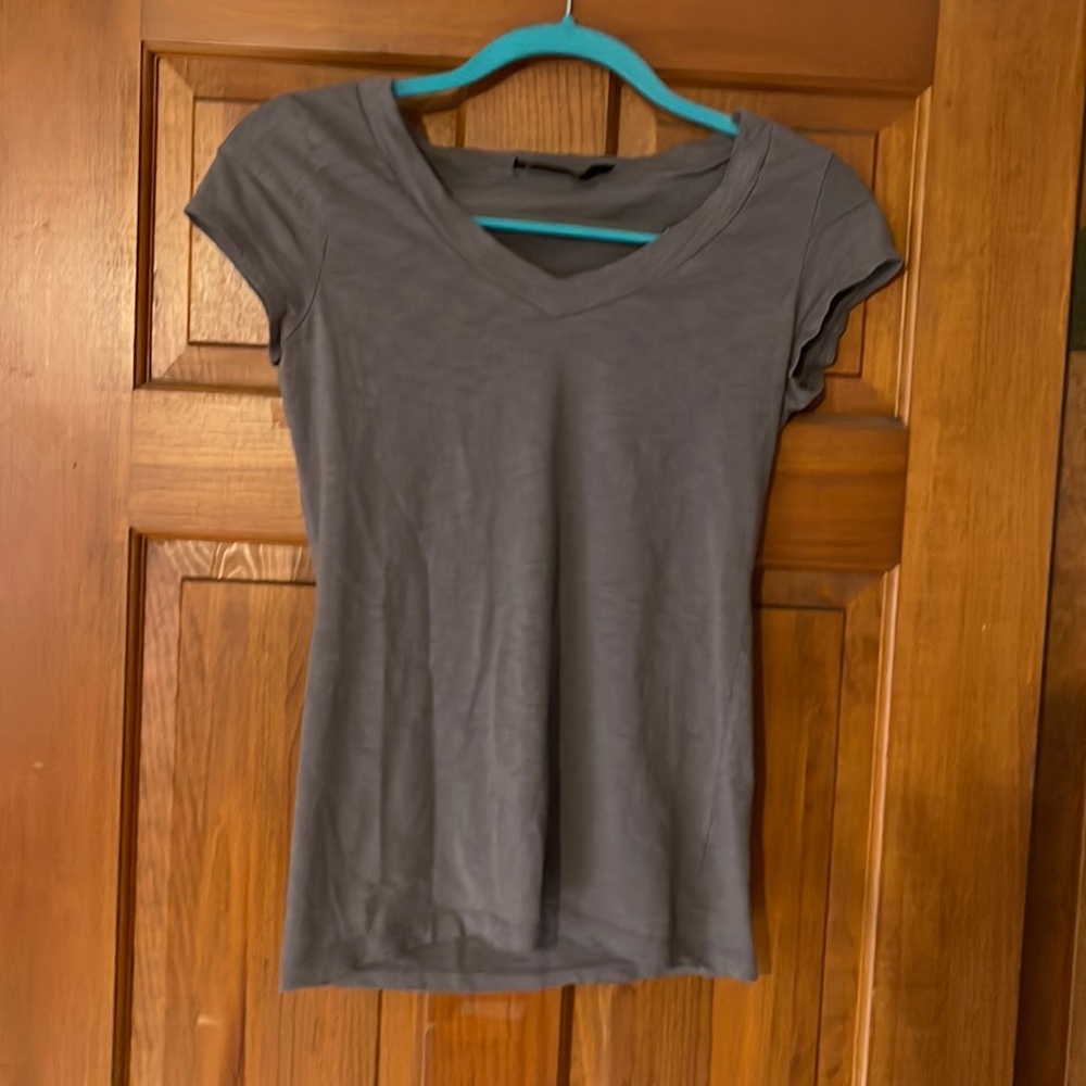 Gray fitted t shirt